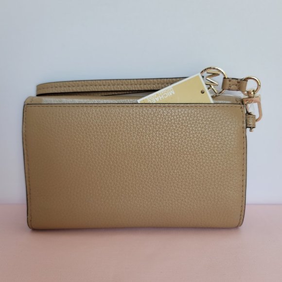 MICHAEL KORS Jet Set Charm Pebbled Leather Large Flap Phone Wristlet-Camel🎈$98⭐ - Picture 7 of 16